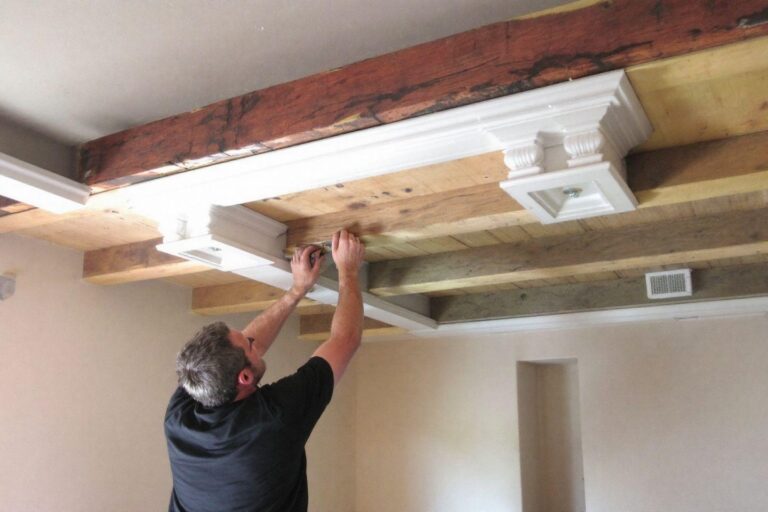 Comment bien faire l'habillage du plafond entre les poutres ?