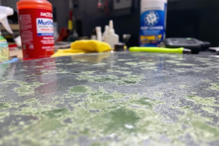 Comment enlever le vert-de-gris sur du métal ?