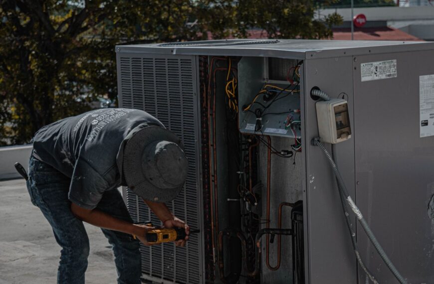 Installer le groupe de climatisation aux combles : est-ce possible ?